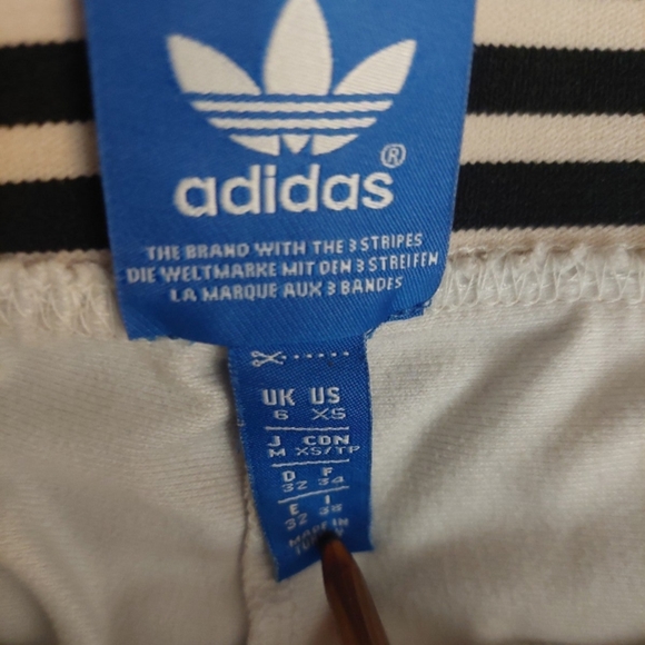 ADIDAS ORIGINALS 3 STRIPES FLORAL PASTEL SHORTY SHORTS - Picture 11 of 13